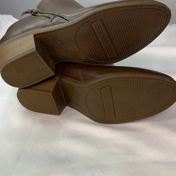 Time and Tru Brown Ankle Booties with Zipper - Picture 9 of 9